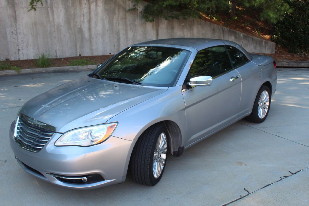 2014 Chrysler 200 Image 8
