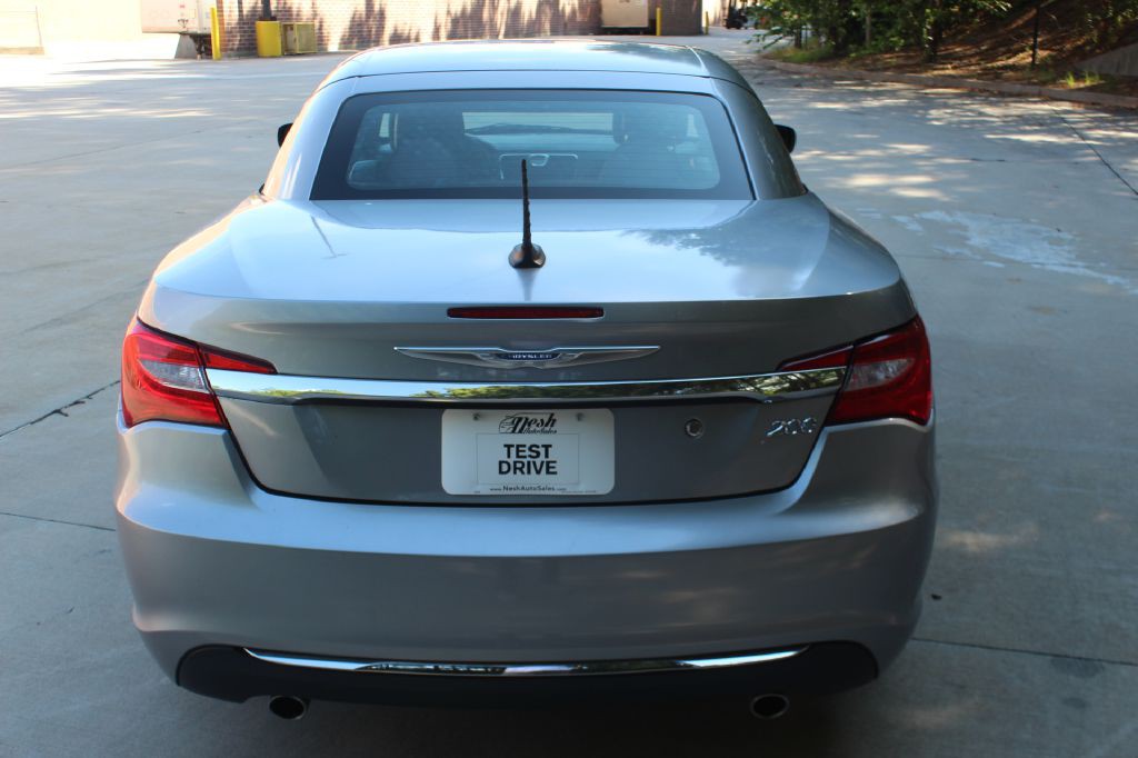 2014 Chrysler 200 Image 10