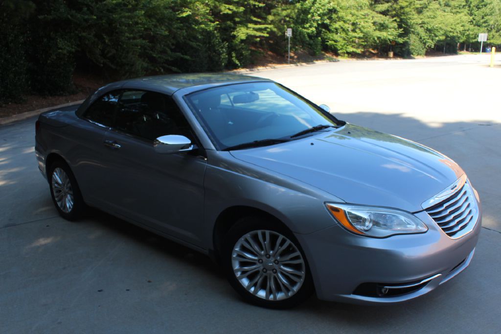 2014 Chrysler 200 Image 12