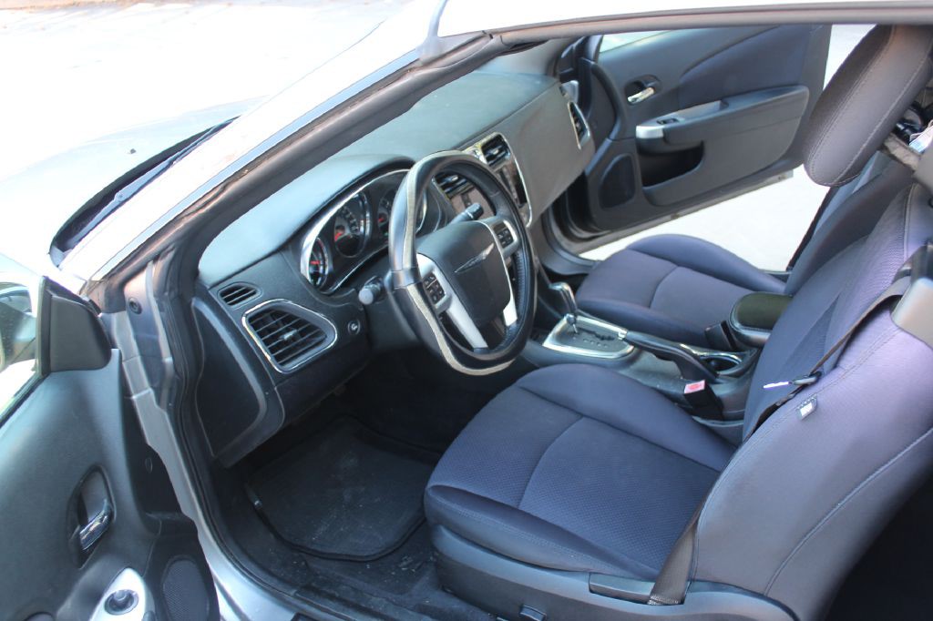 2014 Chrysler 200 Image 15