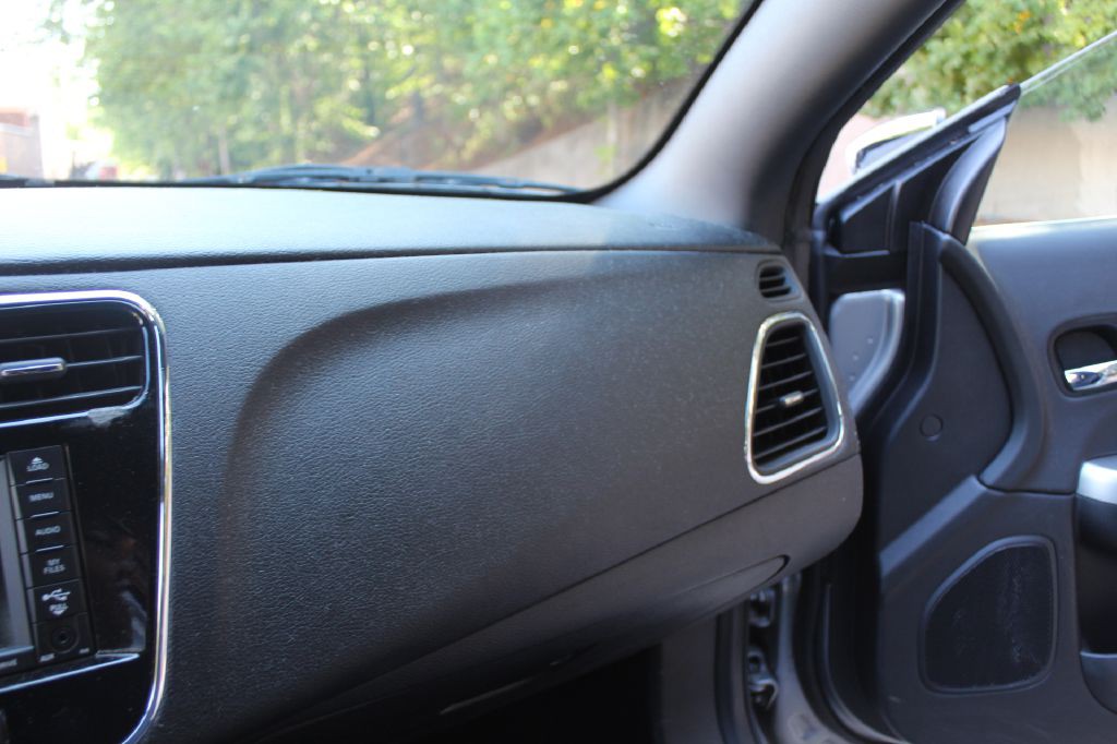 2014 Chrysler 200 Image 23