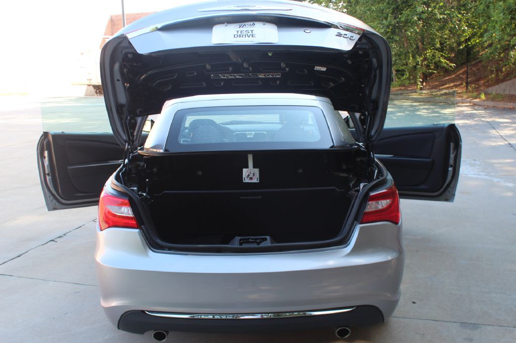 2014 Chrysler 200 Image 24