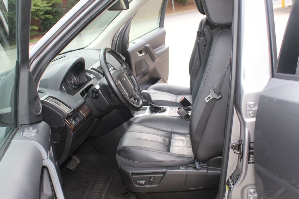 2013 Land Rover LR2 Image 10