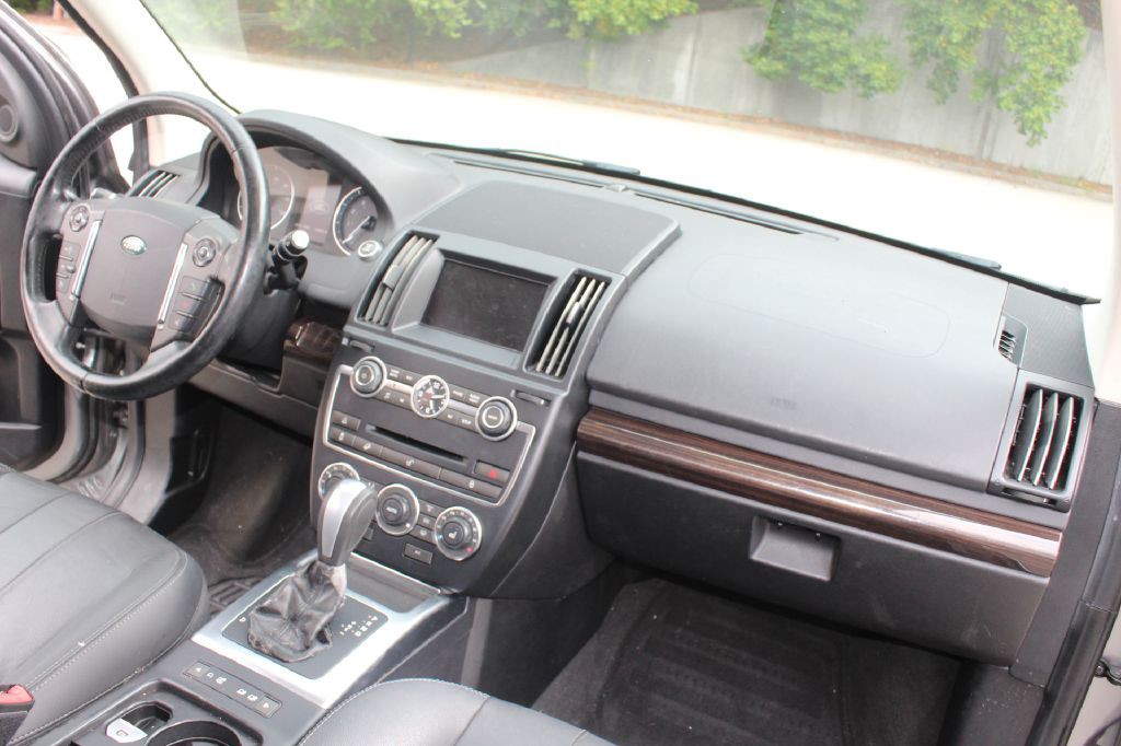 2013 Land Rover LR2 Image 13