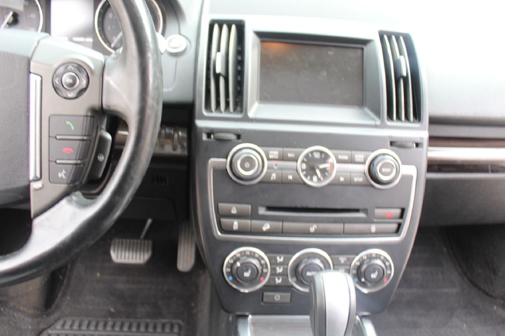 2013 Land Rover LR2 Image 17