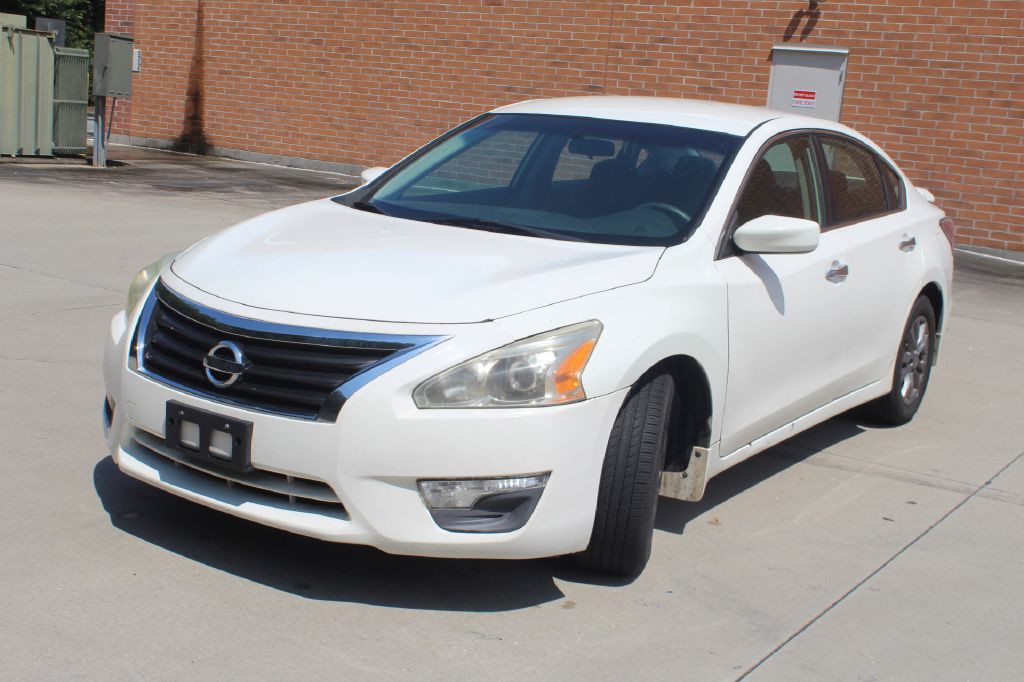 2015 Nissan Altima Image 2