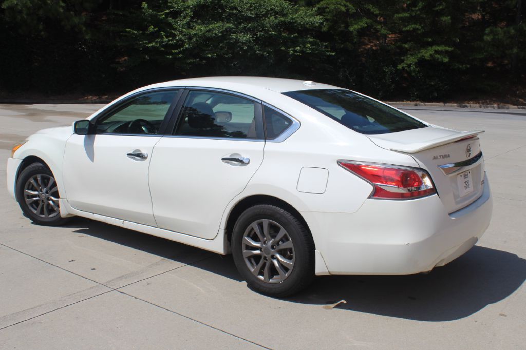 2015 Nissan Altima Image 3