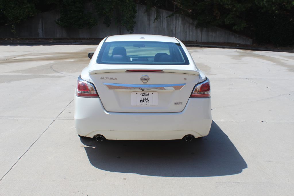 2015 Nissan Altima Image 4