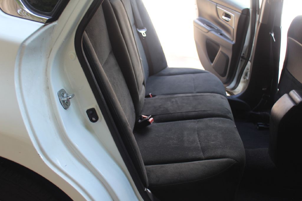 2015 Nissan Altima Image 8