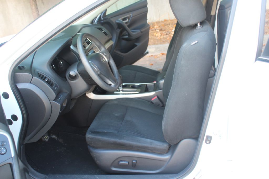 2015 Nissan Altima Image 10