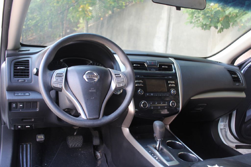 2015 Nissan Altima Image 15