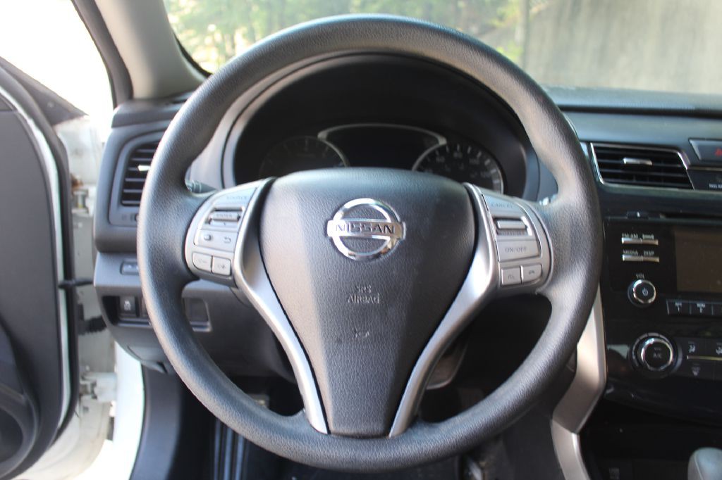2015 Nissan Altima Image 16
