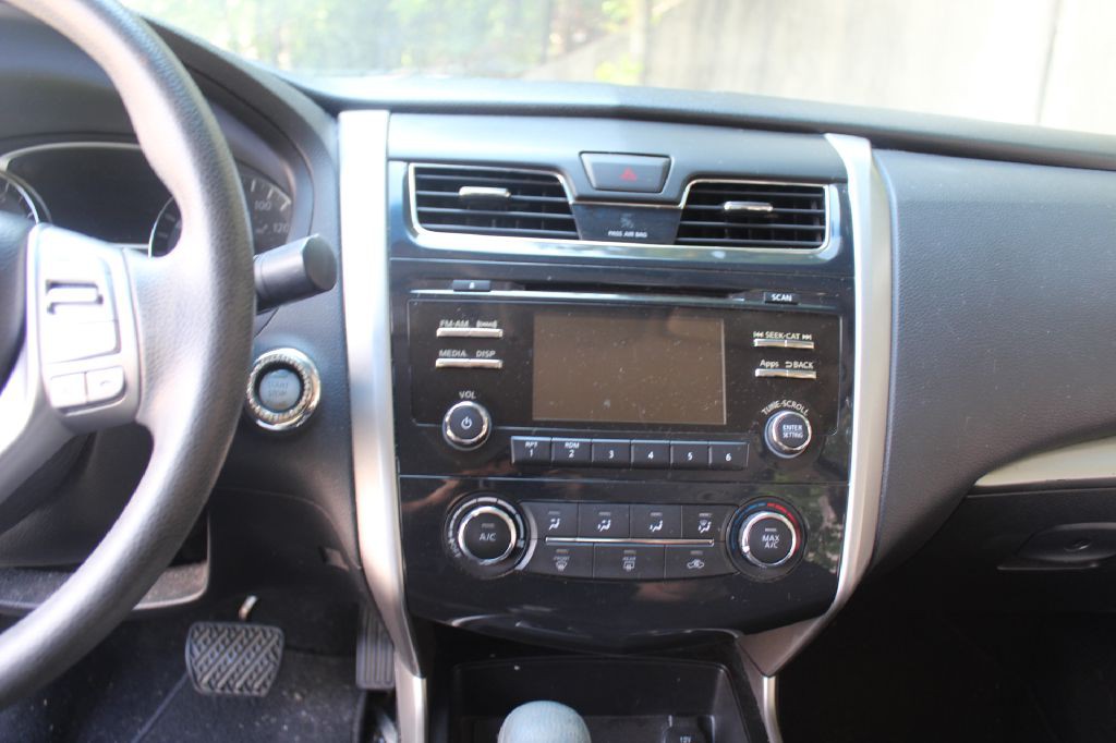 2015 Nissan Altima Image 17