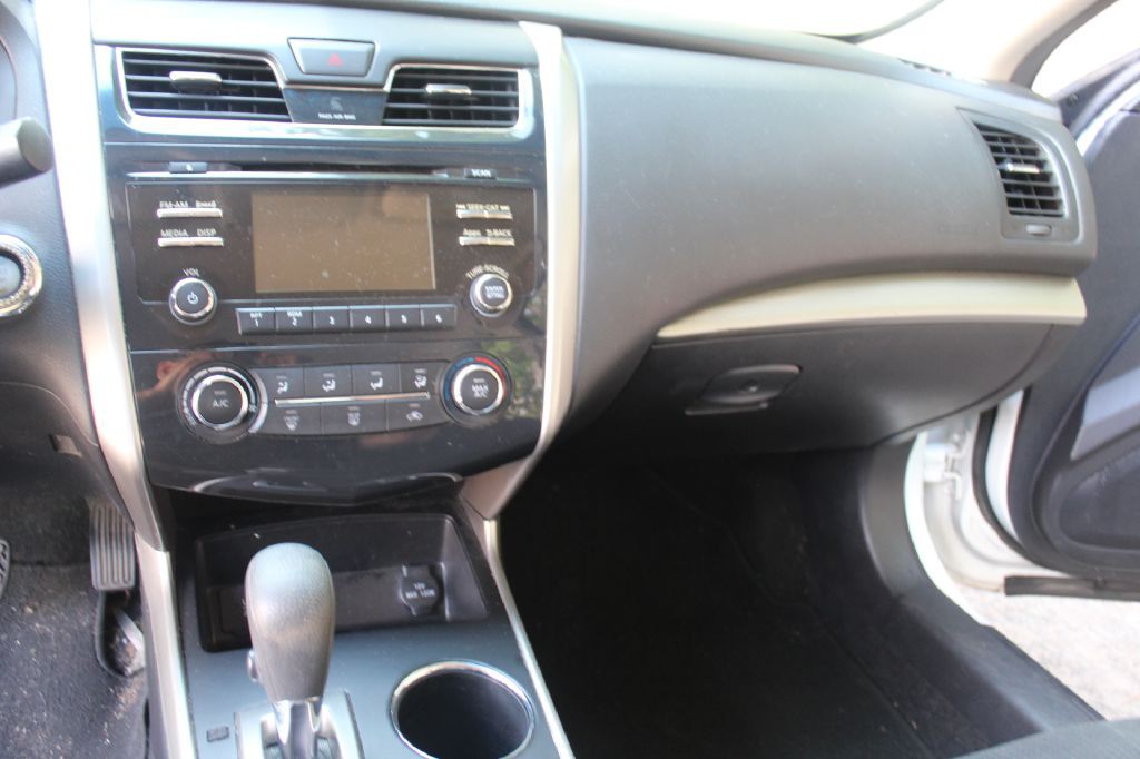 2015 Nissan Altima Image 18