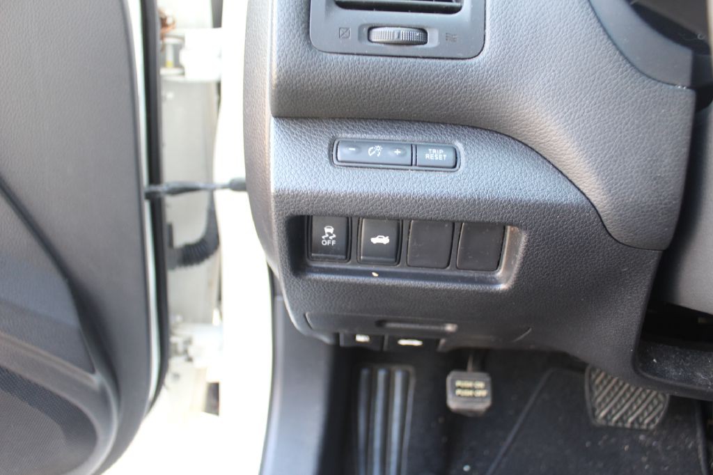 2015 Nissan Altima Image 19