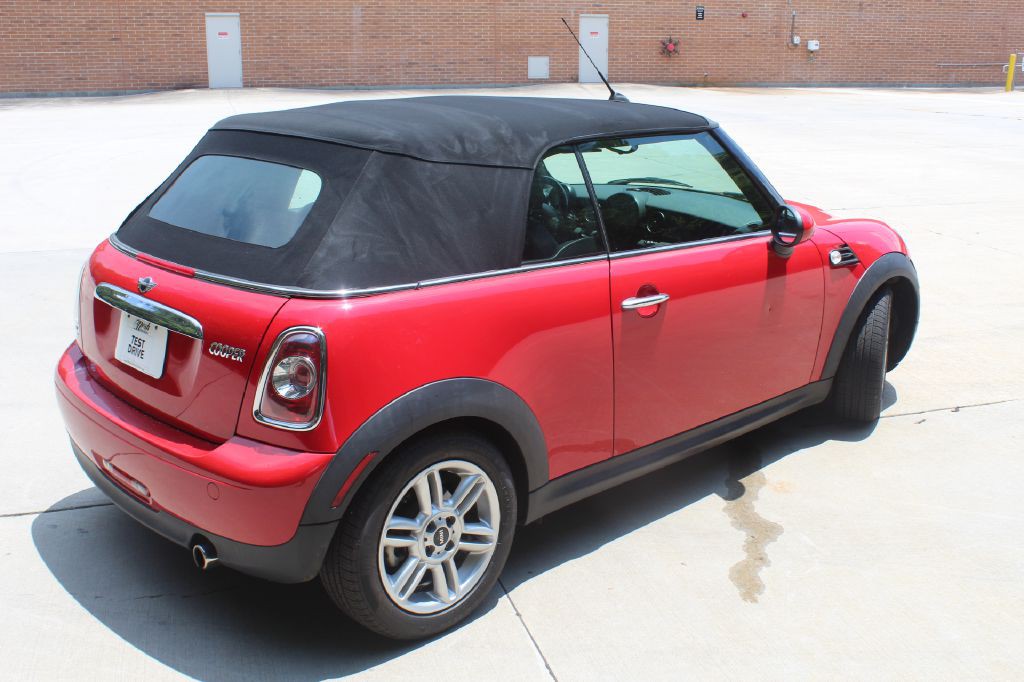 2011 MINI Cooper Image 11