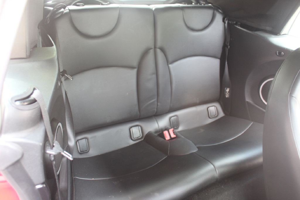2011 MINI Cooper Image 14