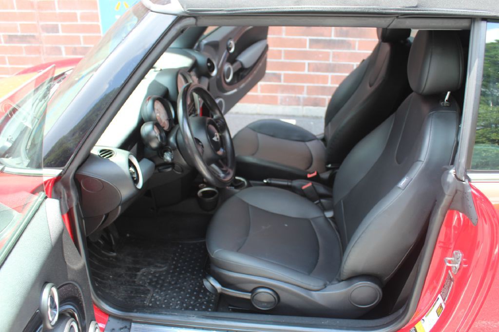 2011 MINI Cooper Image 15