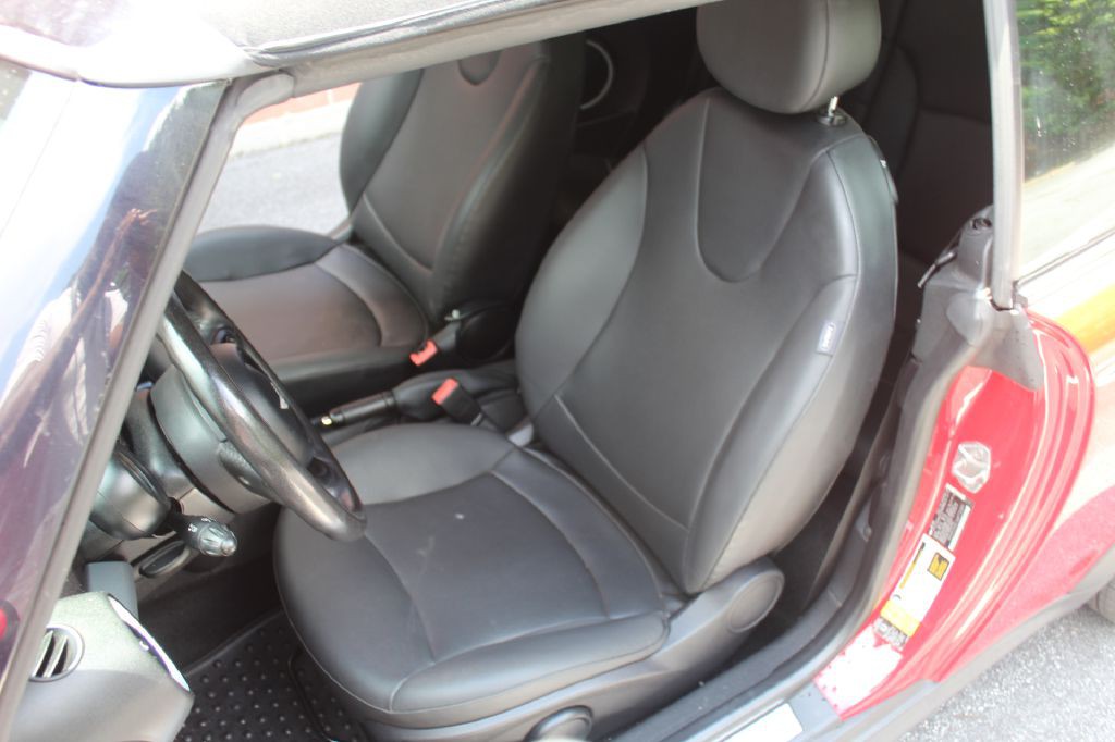 2011 MINI Cooper Image 17