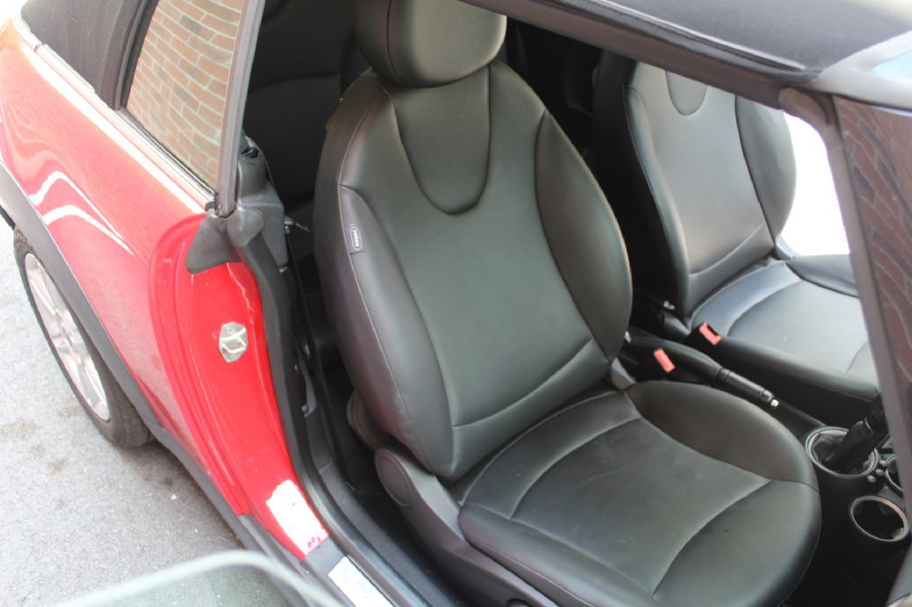 2011 MINI Cooper Image 18