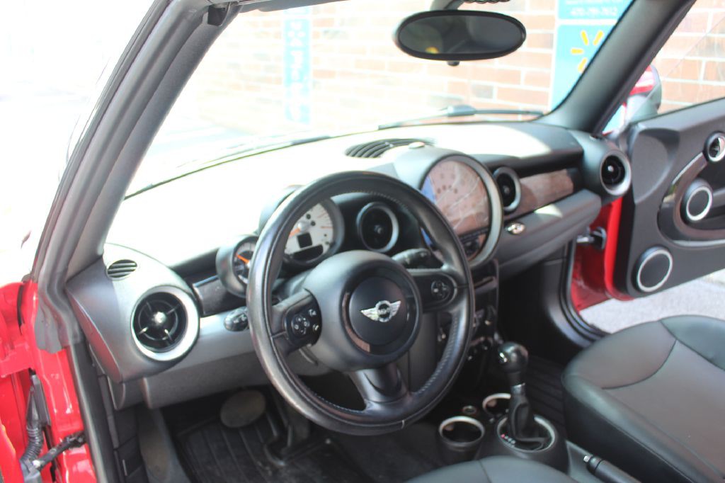 2011 MINI Cooper Image 20