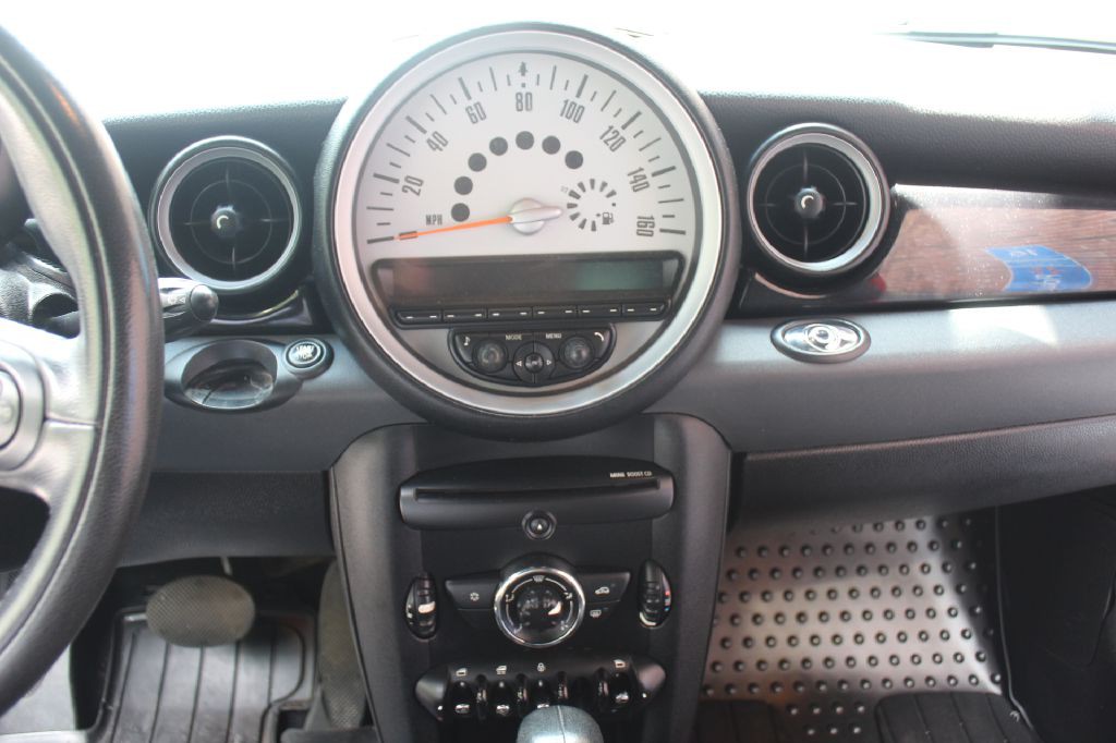 2011 MINI Cooper Image 22
