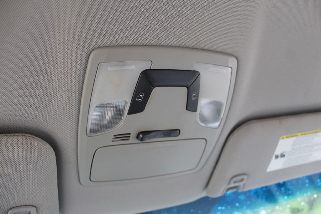 2015 Toyota Sienna Image 18