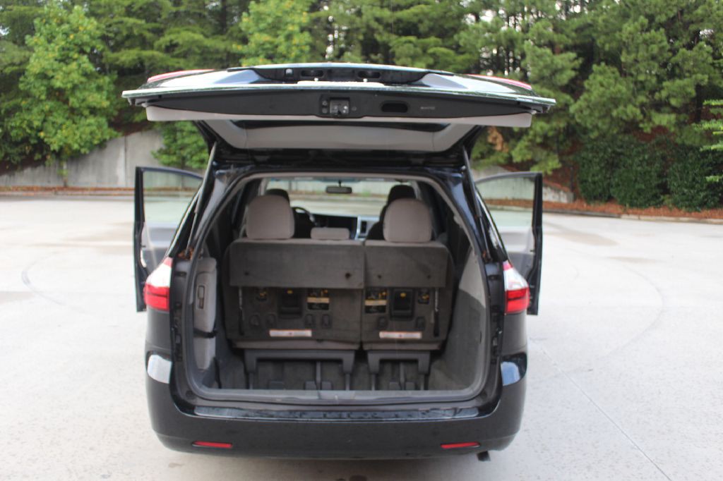 2015 Toyota Sienna Image 19