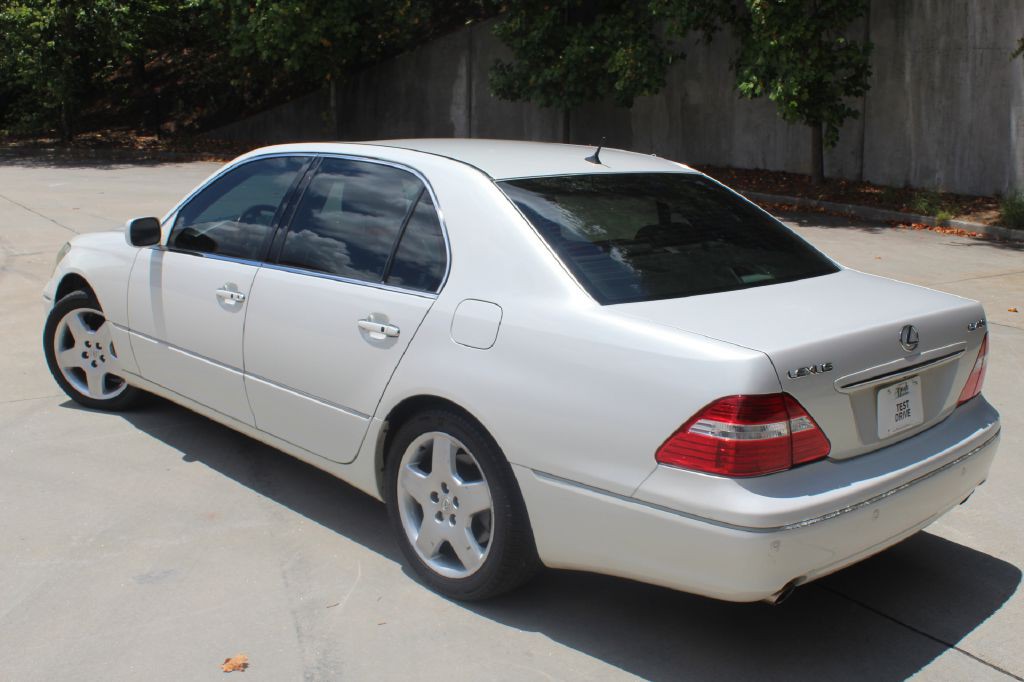 2005 Lexus LS Image 3