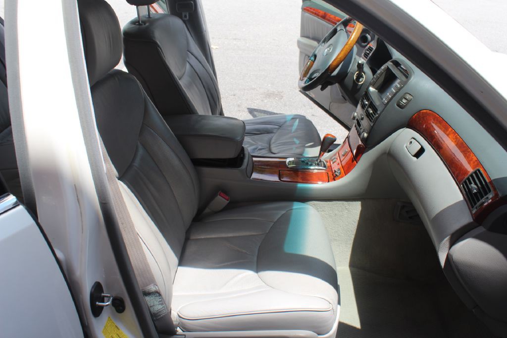 2005 Lexus LS Image 7