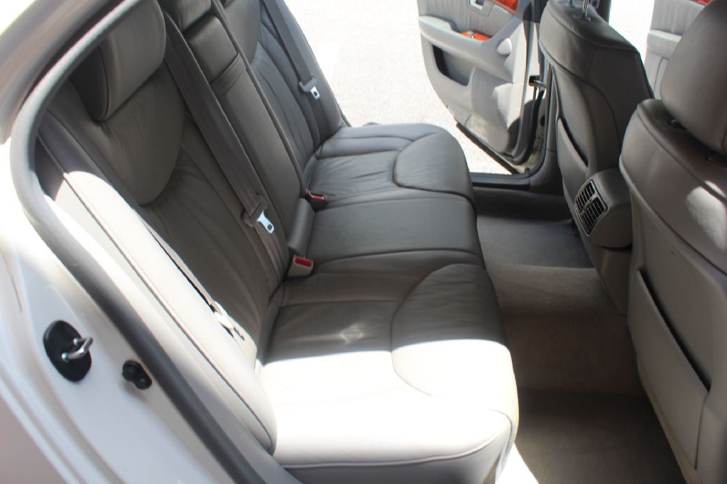 2005 Lexus LS Image 8
