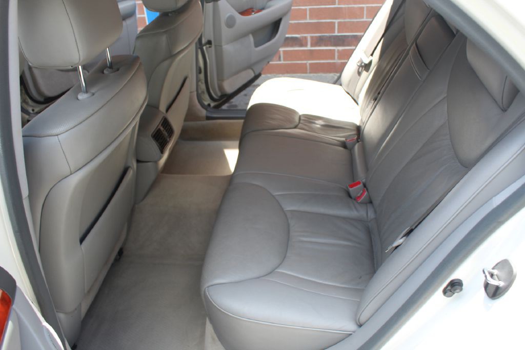 2005 Lexus LS Image 9