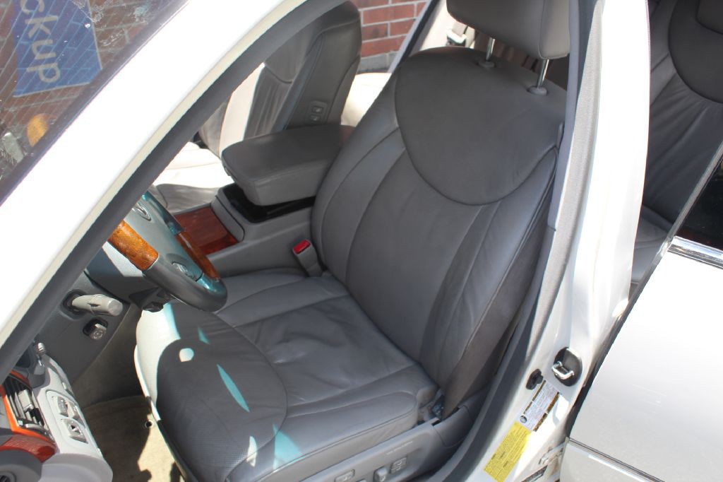2005 Lexus LS Image 11