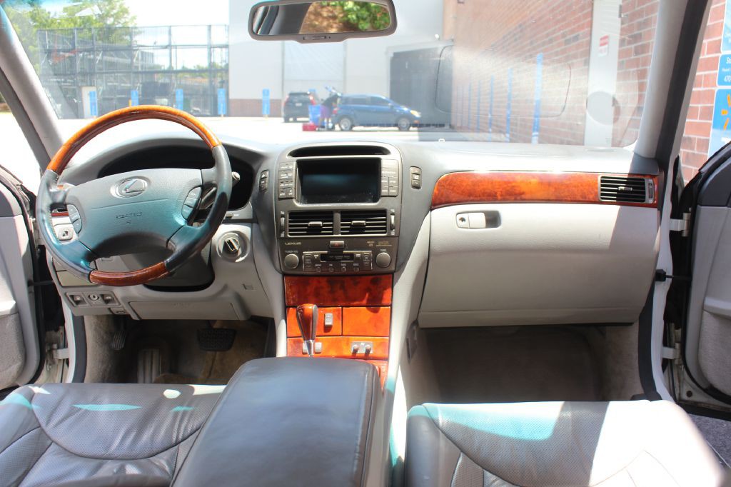 2005 Lexus LS Image 14