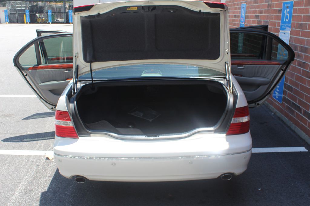 2005 Lexus LS Image 19