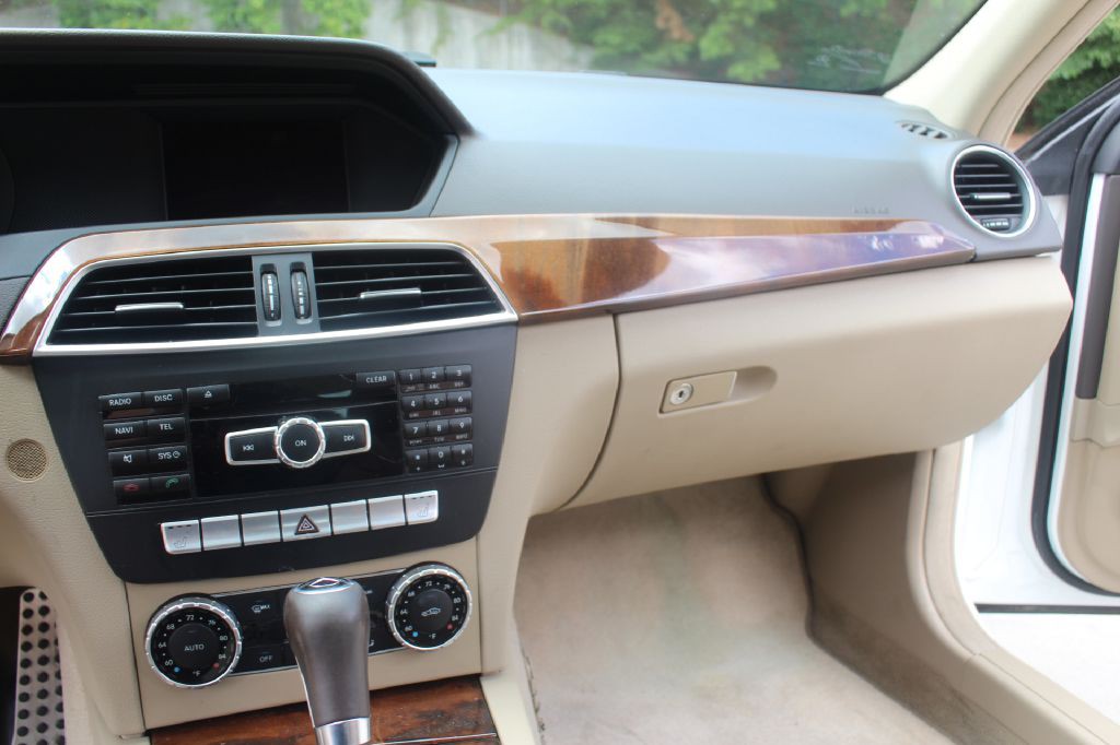 2014 Mercedes-Benz C-Class Image 18