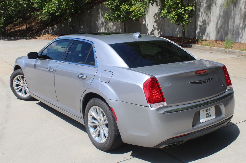 2016 Chrysler 300 Image 3