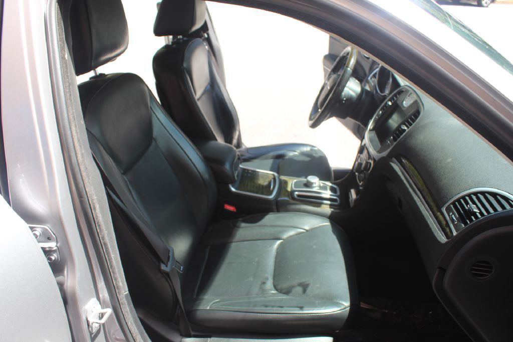 2016 Chrysler 300 Image 7