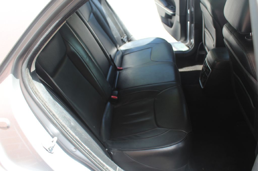 2016 Chrysler 300 Image 8