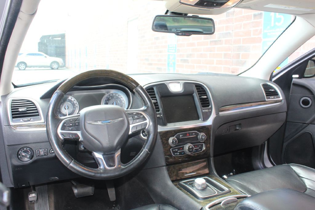 2016 Chrysler 300 Image 15