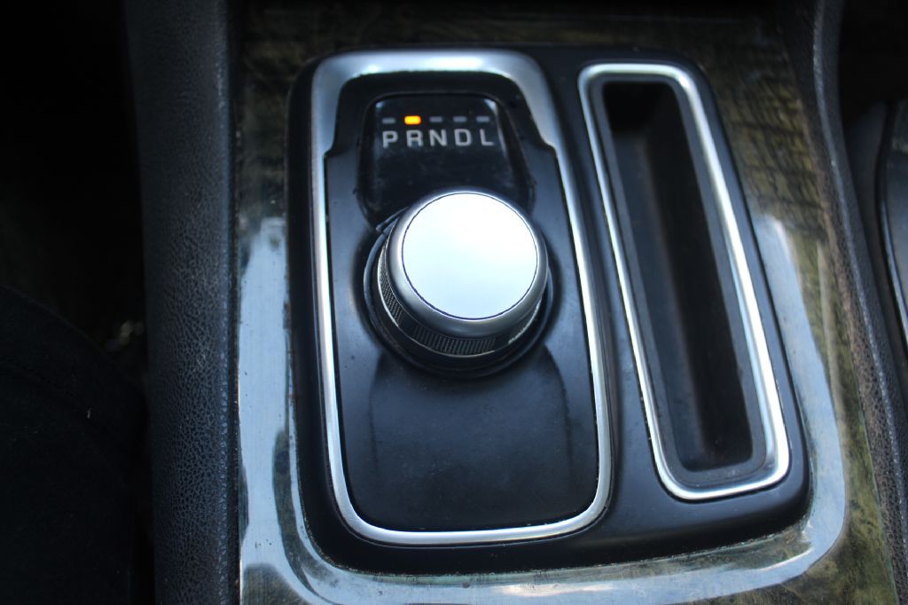 2016 Chrysler 300 Image 22