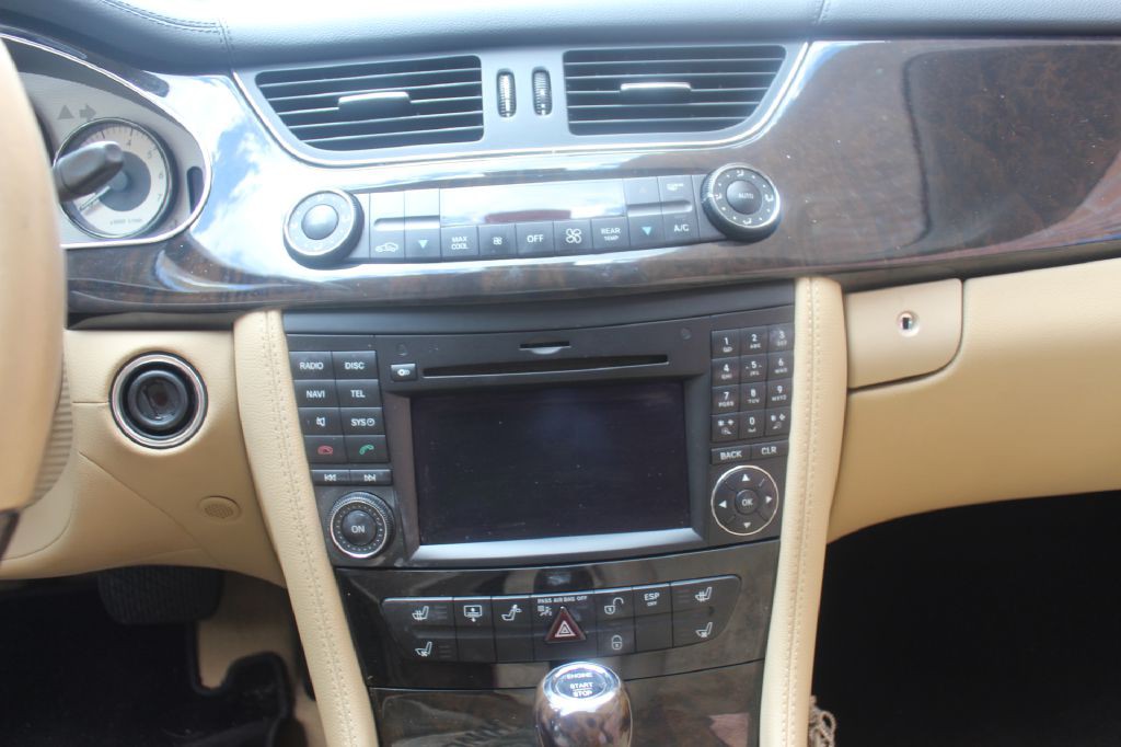 2009 Mercedes-Benz CLS-Class Image 17