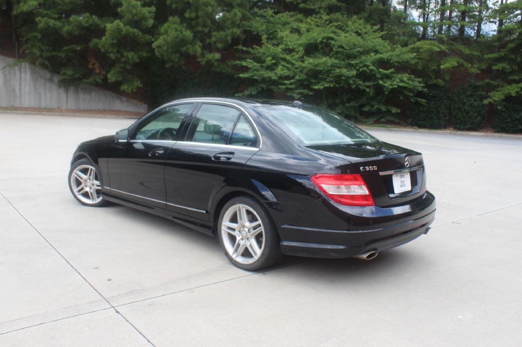 2010 Mercedes-Benz C-Class Image 3
