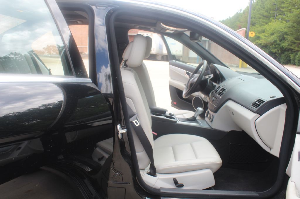 2010 Mercedes-Benz C-Class Image 7