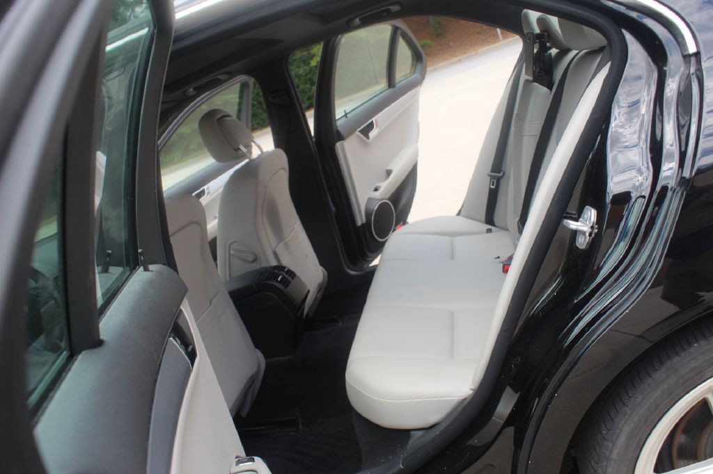 2010 Mercedes-Benz C-Class Image 9
