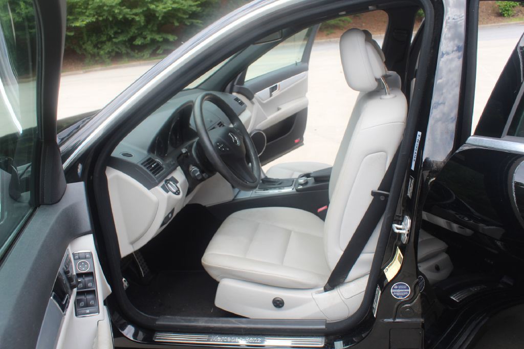 2010 Mercedes-Benz C-Class Image 10