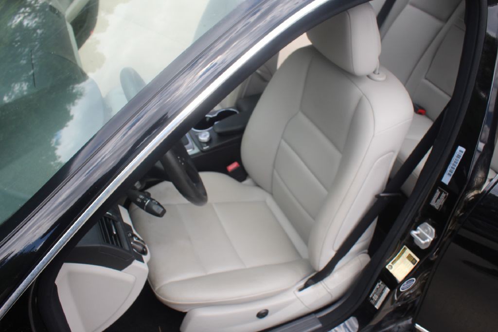 2010 Mercedes-Benz C-Class Image 11