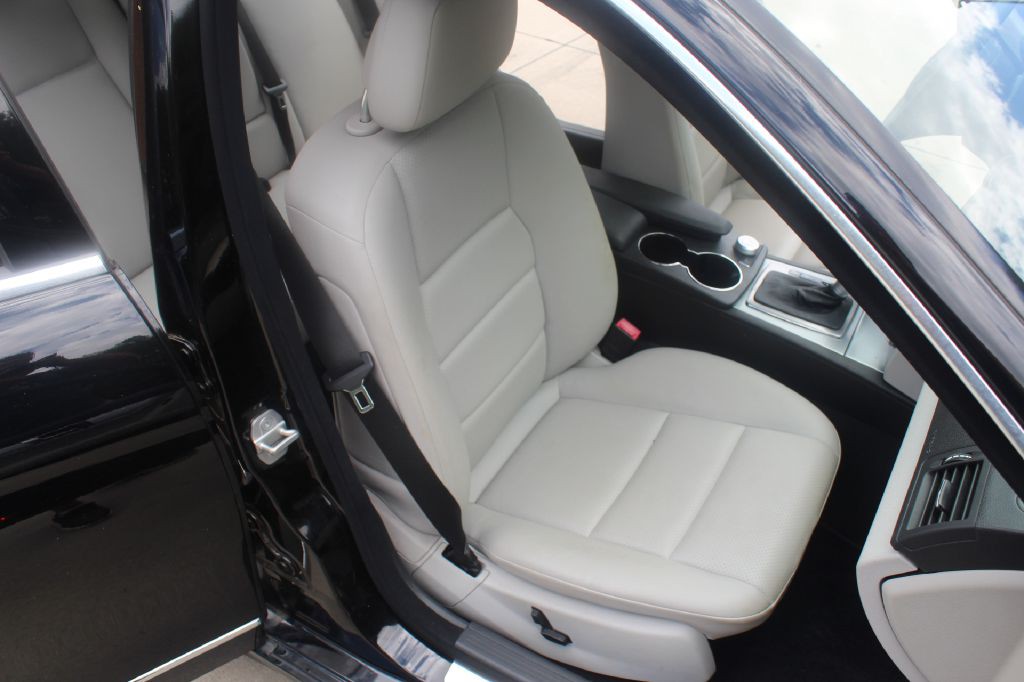 2010 Mercedes-Benz C-Class Image 12