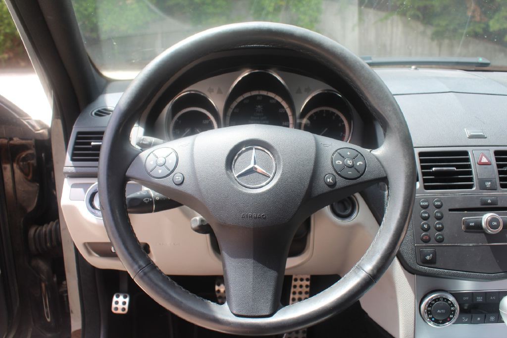 2010 Mercedes-Benz C-Class Image 16