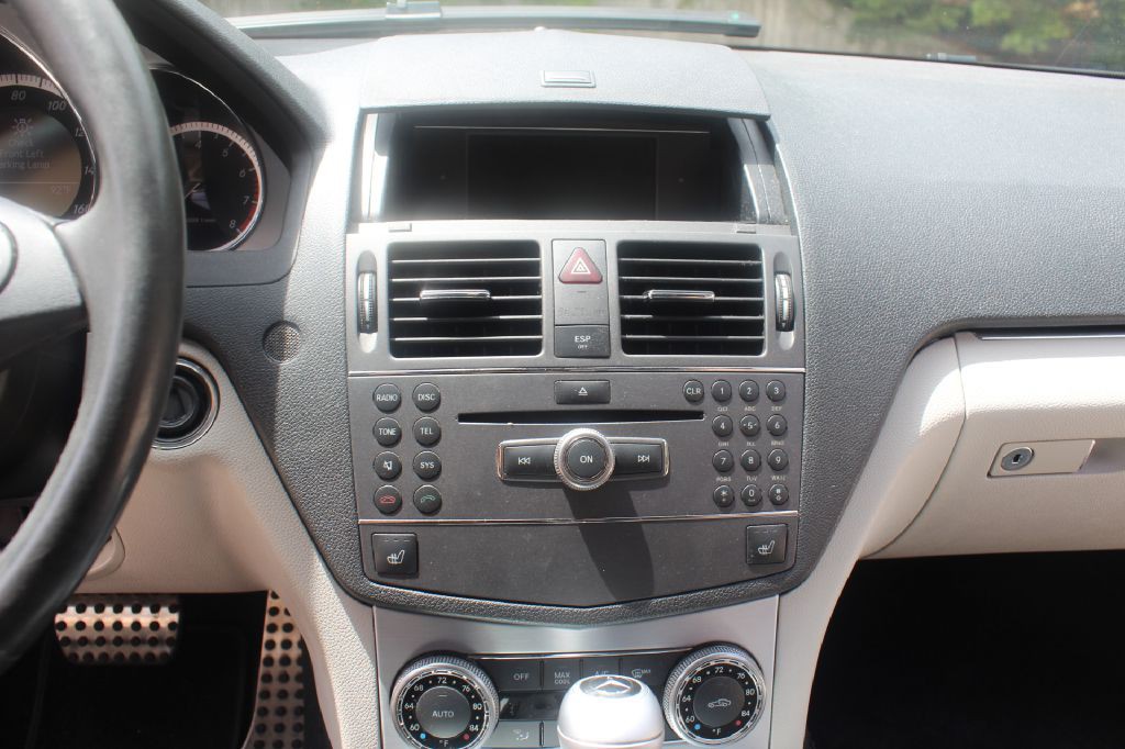 2010 Mercedes-Benz C-Class Image 18